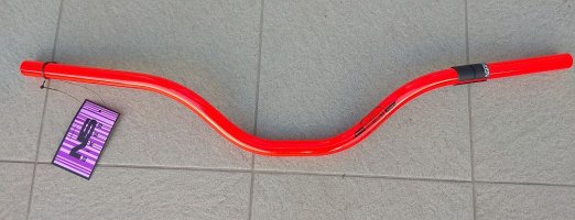 NS Bikes District řidítka - Red - červená (22,2 / 25,4 mm)